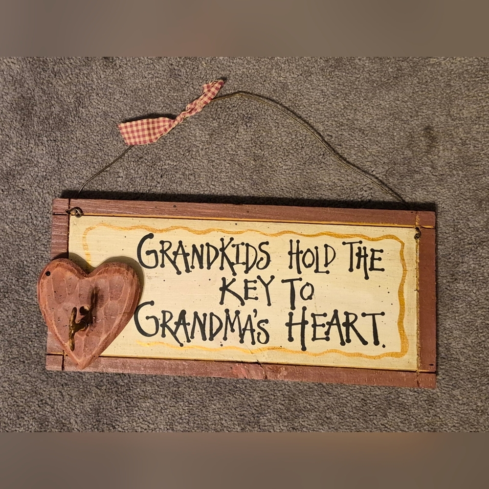 Rustic Grandkids Hold The Key  Wall Sign - Heart Decor Wall Hanging
